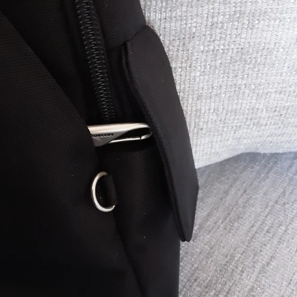 Travelon Black Anti-Theft Classic Crossbody Bag - Picture 3 of 13